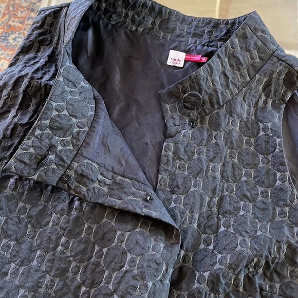 Table 8, 18, texture, interesting collar with button at top of  7” opening,EUC - Picture 6 of 7